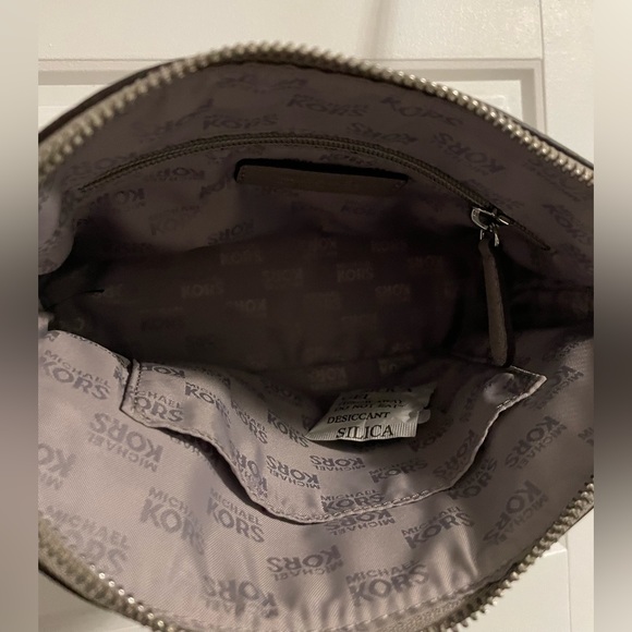Micheal Kors Crossbody Purse - Picture 4 of 4